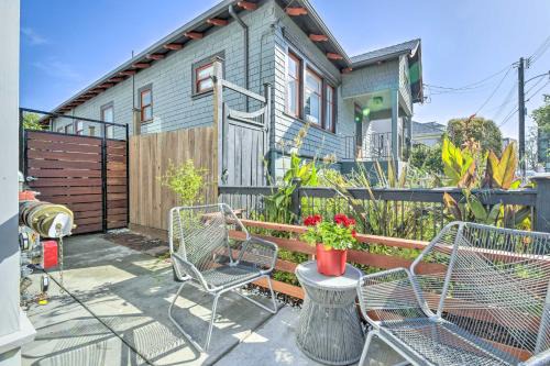 Shafter House | Sunny Oakland Retreat with Patio and Cute Garden!