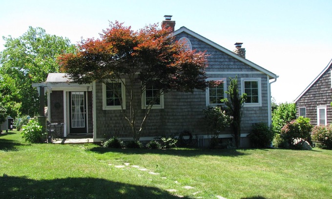 Narragansett Cottage | Sunny, Quaint, Immaculate Cottage in Point Judith/Sand Hill Cove-Close to Beach