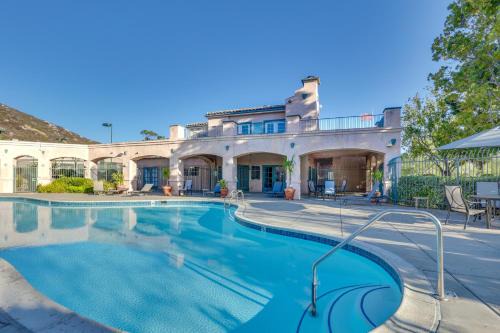 San Diego Apartment | Sunny San Diego Condo with Pool Access Near Wineries