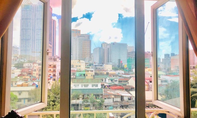 Malamig Condo | Sunny Side Condo Over looking Makati Metro Manila with Resort Pool.