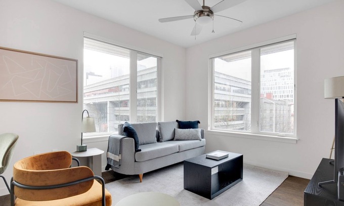 Cascade Apartment | Sunny SLU 2BR w/ BBQ & Gym, near great dining, by Blueground