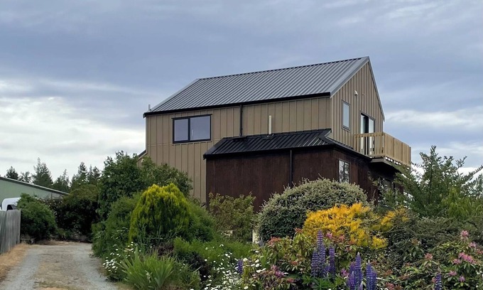 Naseby House | Sunny spacious 3 BDM home with awesome views