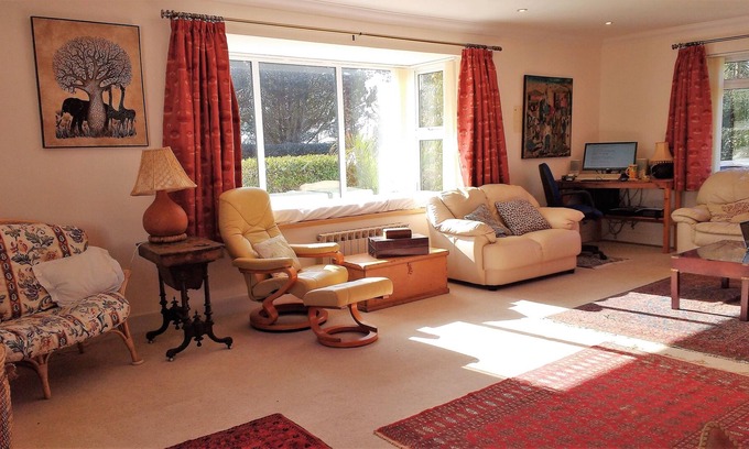 Les Martins House | Sunny spacious bungalow & garden near cliff paths and beaches.