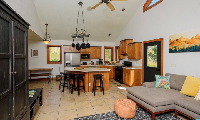 Crested Butte South House | Sunny & Spacious Mountain Getaway. Close to Trail, Bus, Coffee, Food in CB South