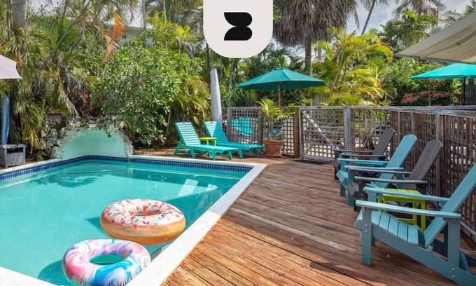 Old Town Apartment | Sunnyside Up by Brightwild Pool Parking