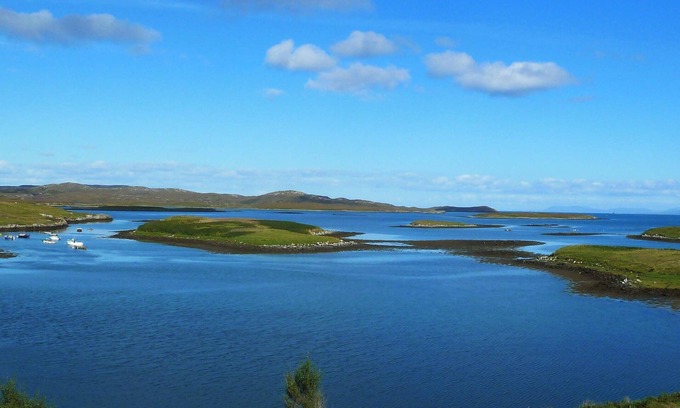 Lochmaddy Cottage | Sunrise Apartment is a duplex apartment boasting wonderful views.