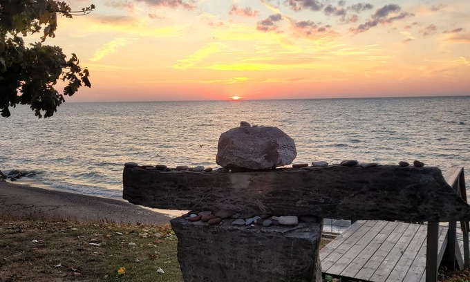 Romney Cottage | SUNRISE BAY has a panoramic view of Lake Erie with a private beach.