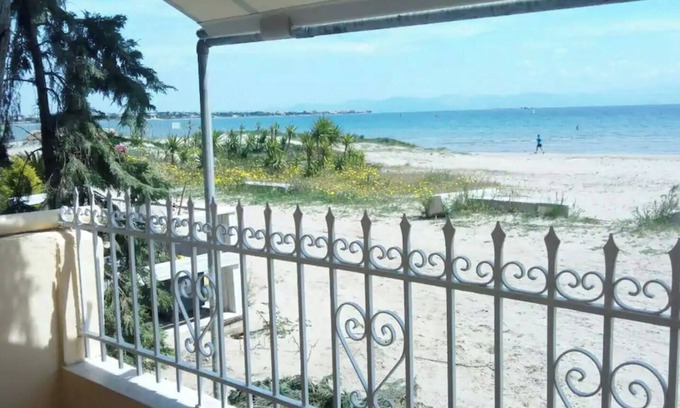 Spata-Artemida Apartment | Sunrise beach studio. Οn the beach and 15 minutes from the airport