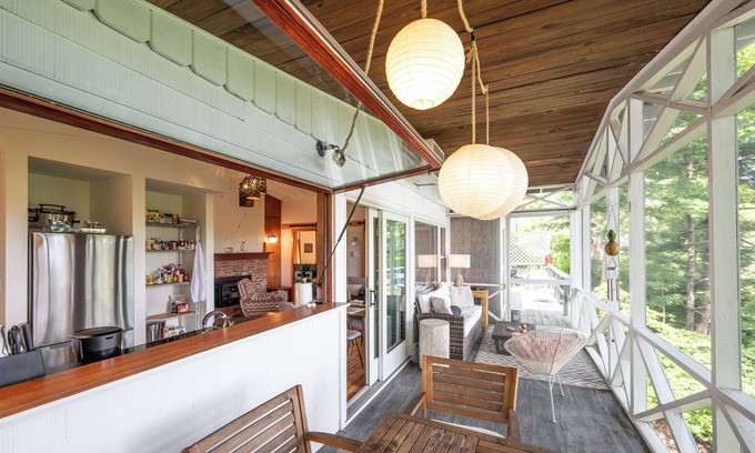 New Fairfield House | Sunrise Bungalow - Lake and Mountains View