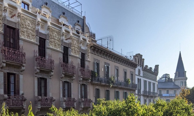 Dreta de l'Eixample Apartment | Sunrise: Elegant 2BR/1BA in the Heart of Central Barcelona, Dreta de l'Eixample