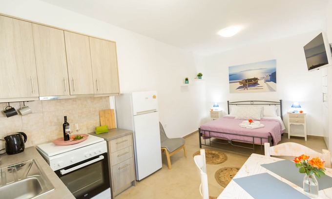 Perivolos Apartment | Sunrise Studio Santorini