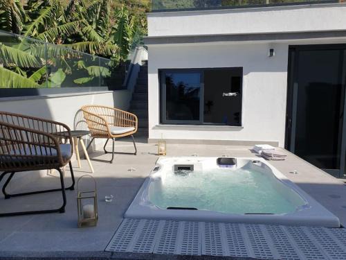 Paul do Mar House | Sunset Avenue for couple w/jacuzzi spa hot water
