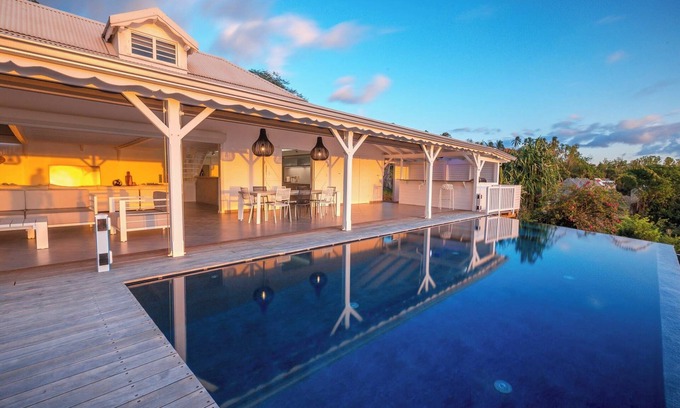Malendure Villa | Sunset Bay - Luxury villa with breathtaking views of the Îlets Pigeon