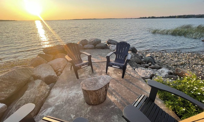 Waubaushene Cottage | Sunset Bay Waterfront Cottage*Georgian Bay *Tay Shore Trail *Walk*Run*Swim*Fish