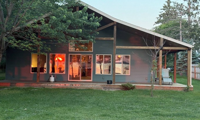 Perham Cabin | SUNSET BEACH CABIN - Charming 2-bedroom home INCLUDES PONTOON RENTAL!