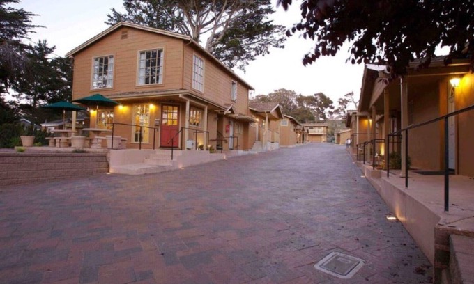 Pacific Grove Bed & Breakfast | Sunset Inn - Charming Beautiful Inn (Third Cabin)