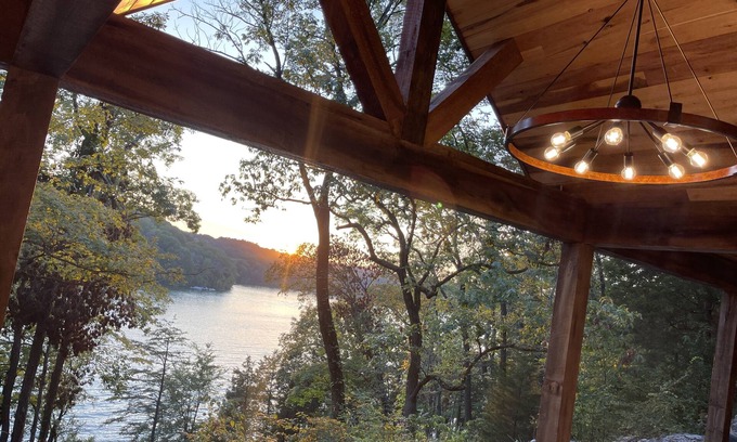 Lindseyville Cottage | Sunset Lake Cottage at Mammoth Cave