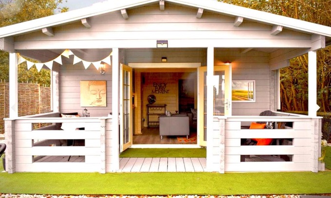 Sudbury Apartment | Sunset log cabin