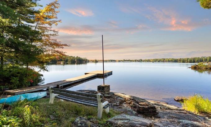 Gravenhurst Cottage | Sunset Point | Kahshe Lake -Private Oasis w/Full Size Tennis Court & Waterslide