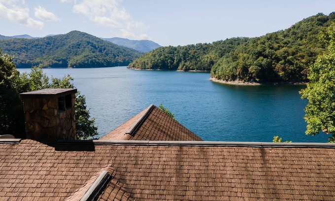 Topton House | Sunset Point - Lakefront, views, kayaks, fire pit, pet friendly