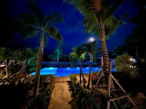 Bueang Sam Phan Resort | Sunset resorts and bar