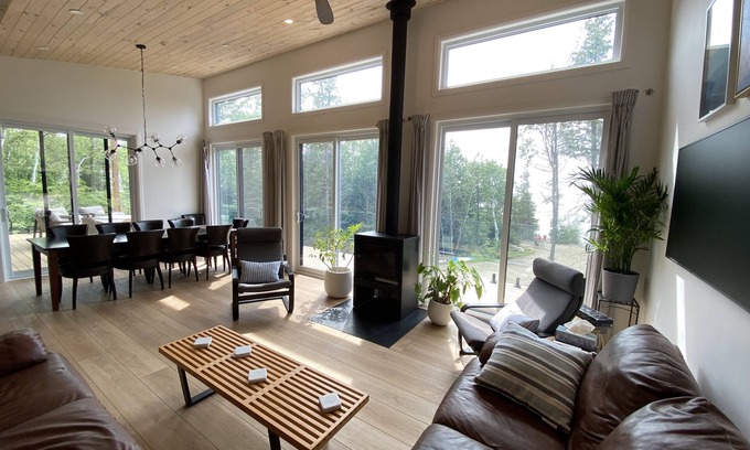 Kincardine Cottage | Sunset Shores Retreat - Close to Port Elgin and Kincardine - dog friendly
