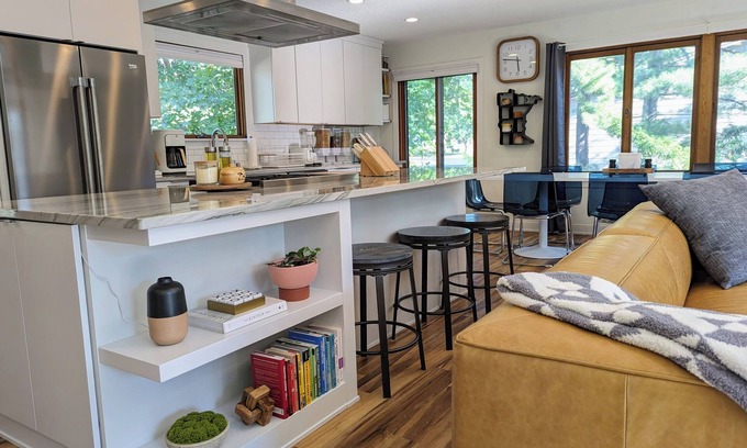 Fridley House | Sunset Shores Suite