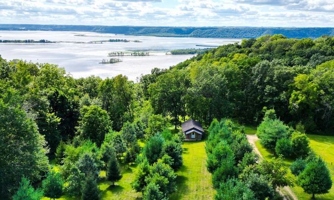 Eastman Cabin | Sunset Studio, Amazing River Views, HOT TUB! New Listing!