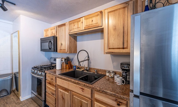 Summersville Apartment | Sunset Suite at Lake Sometimes!
