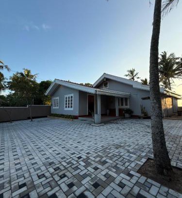 Uswetakeiyawa House | Sunset View Bopitiya
