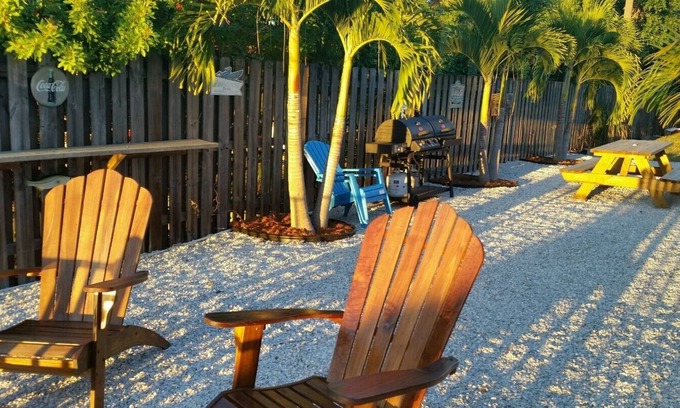 Grove City Cottage | Sunset view on Lemon Bay - Duplex property - Seahorse Cottage