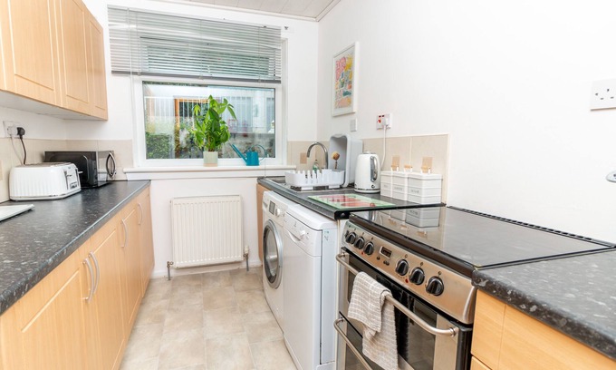 Newport-On-Tay Apartment | Sunset View Stylish 1-Bed Apartment, 15 Minutes from St Andrews Golf
