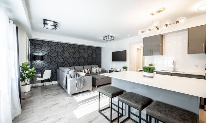 Niagara Falls House | *Sunset x Falls* A Superb Modern Stacked Town + Parking