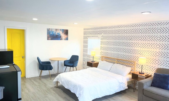 Maitland House | Sunshine Escape Guesthouse ☀