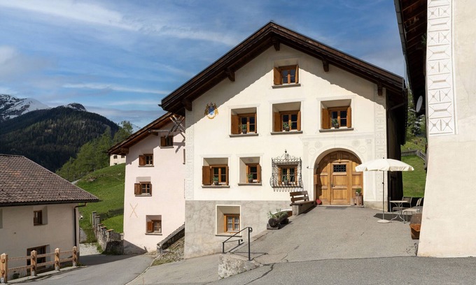 Engadin Scoul Apartment | Suot Chastè Tarasp - Authentic Engadine house with 6.5 rooms at the foot of Tarasp Castle