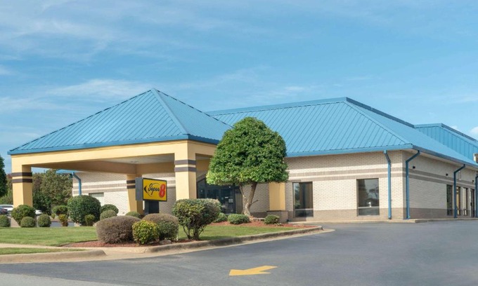 North Little Rock Hotel | Super 8 by Wyndham North Little Rock/McCain