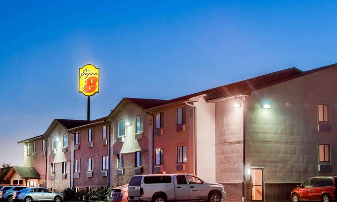 Abilene Hotel | Super 8 by Wyndham Abilene KS