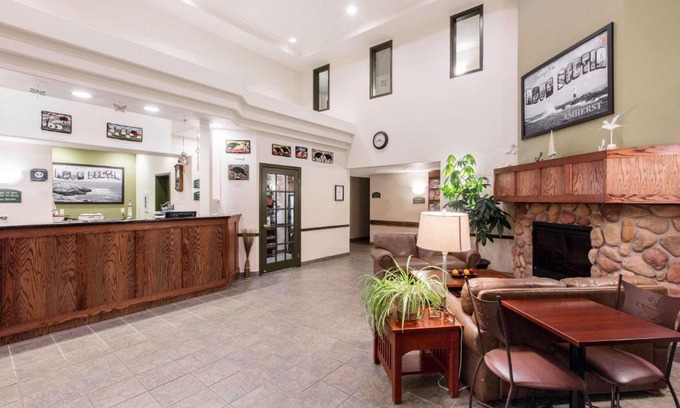 Amherst Hotel | Super 8 by Wyndham Amherst NS
