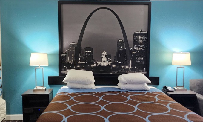 Belleville Hotel | Super 8 by Wyndham Belleville St. Louis Area