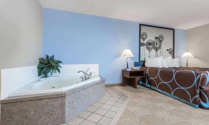 Beloit Hotel | Super 8 by Wyndham Beloit KS
