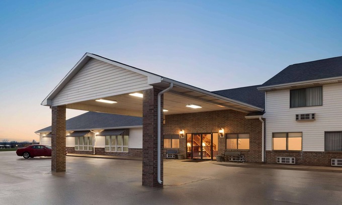Bethany Hotel | Super 8 by Wyndham Bethany MO