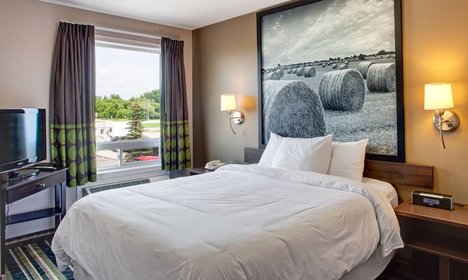 Brandon Hotel | Super 8 by Wyndham Brandon MB