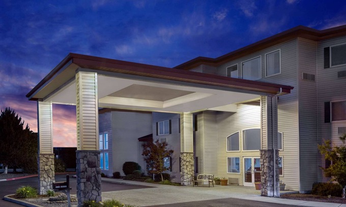 Medford Hotel | Super 8 by Wyndham Central Pt Medford