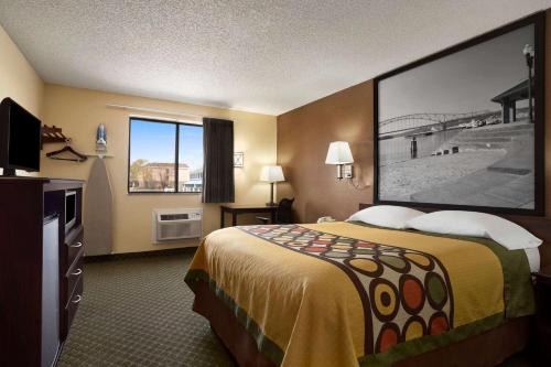 Southwest Area Hotel | Super 8 by Wyndham Cedar Rapids