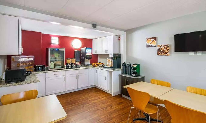 Tad Hotel | Super 8 By Wyndham Charleston WV