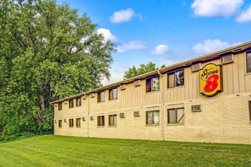 Chaska Hotel | Super 8 by Wyndham Chaska