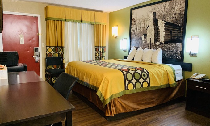 Springdale Hotel | Super 8 by Wyndham Cincinnati/Springdale OH