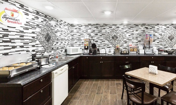 Columbus Hotel | Super 8 by Wyndham Columbus