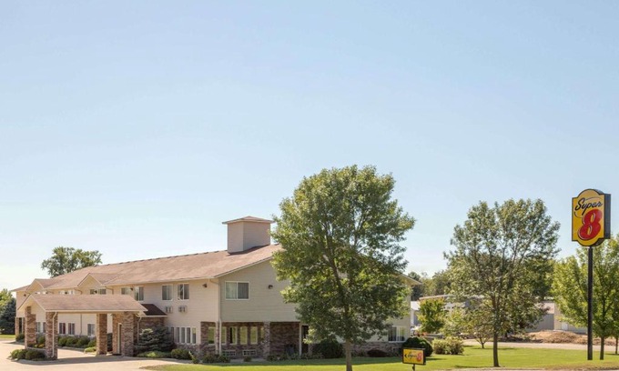 Cresco Hotel | Super 8 by Wyndham Cresco IA