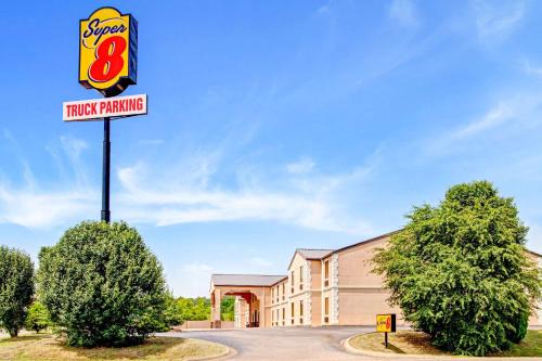 Forrest City Hotel | Super 8 by Wyndham Forrest City AR